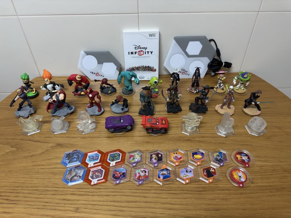 Coleção de Skylanders e Disney Infinity