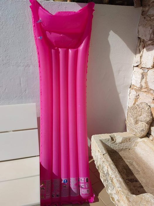 Insufláveis e colchões de praia 4€