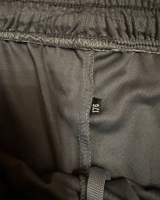 Сірі тренувальні шорти Nike 14-17 років