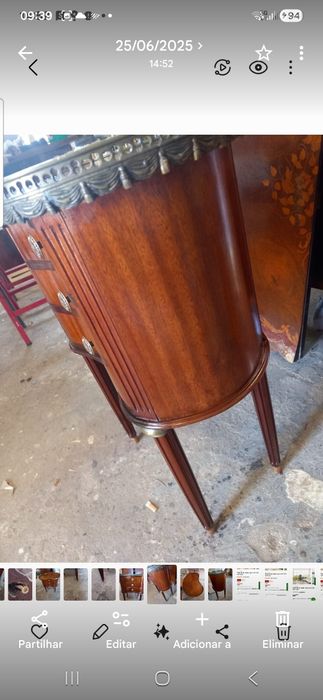 Mesa gueridon com gradinha e puxadores em bronze
