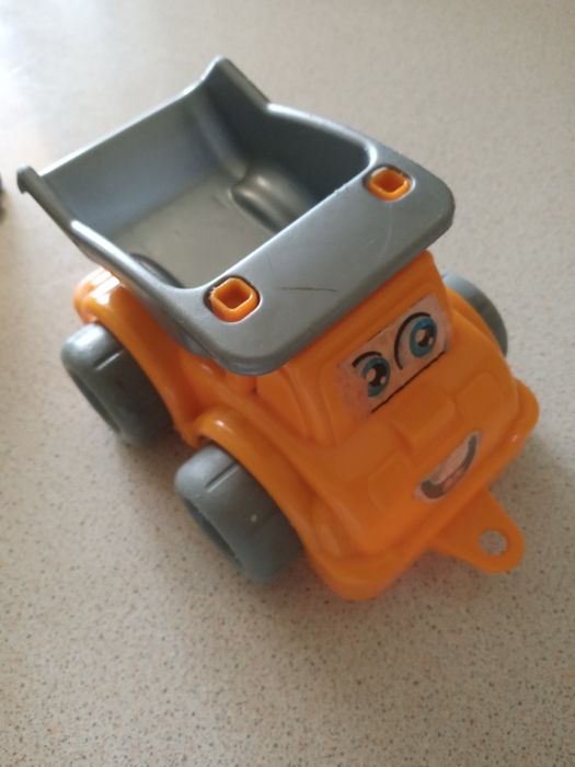 Дитячі іграшкові машинки