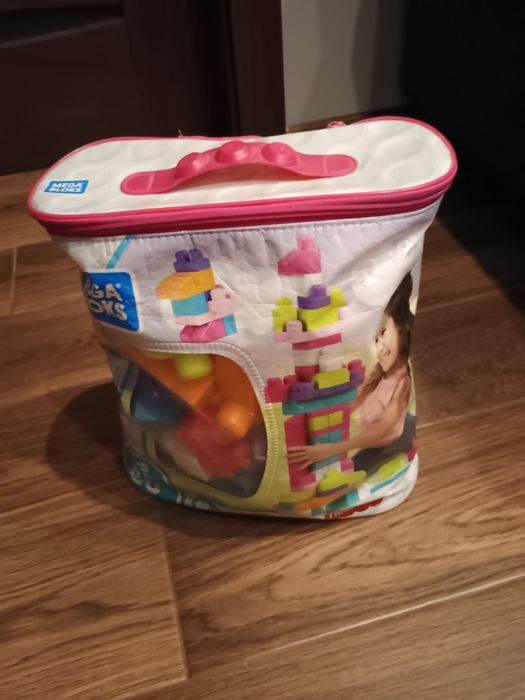 Zestaw zabawek - wieża z kulkami, skoczek oraz klocki Mega Bloks