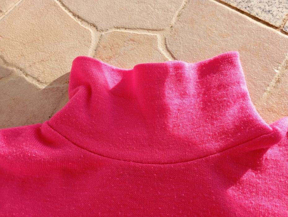 Camisola de Gola Alta com Detalhe Florido