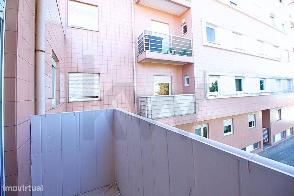 Apartamento T2 com Terraço Privativo, no Centro de Ovar