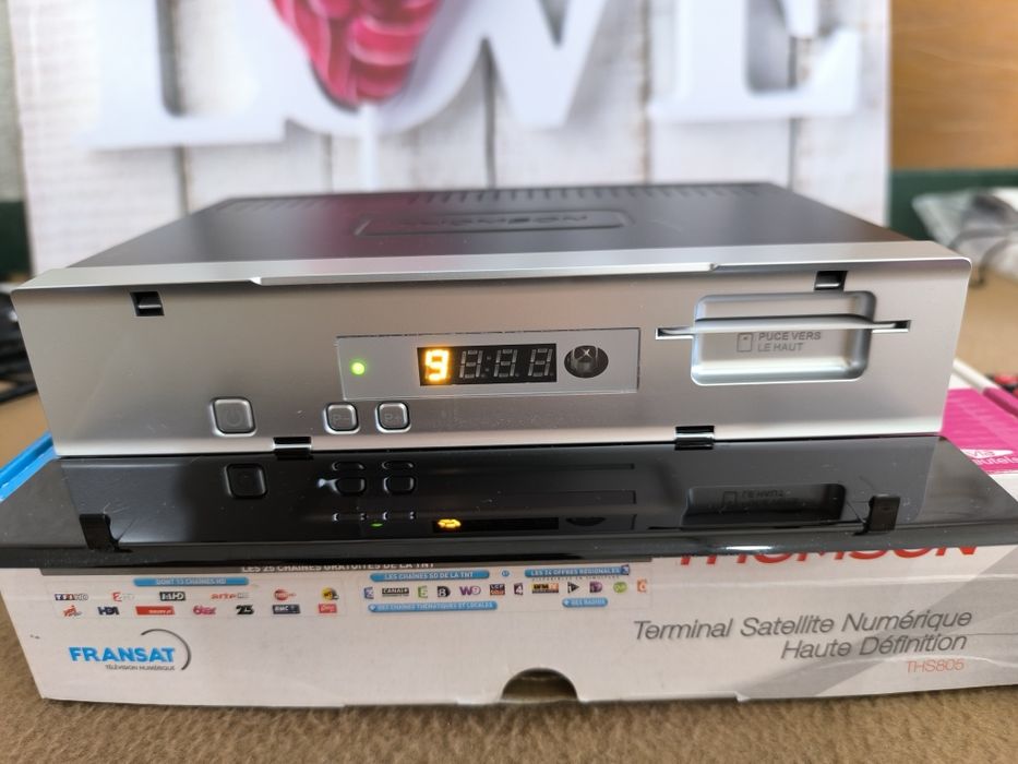 Recetor de satélite Thomson THS804 TNTSAT