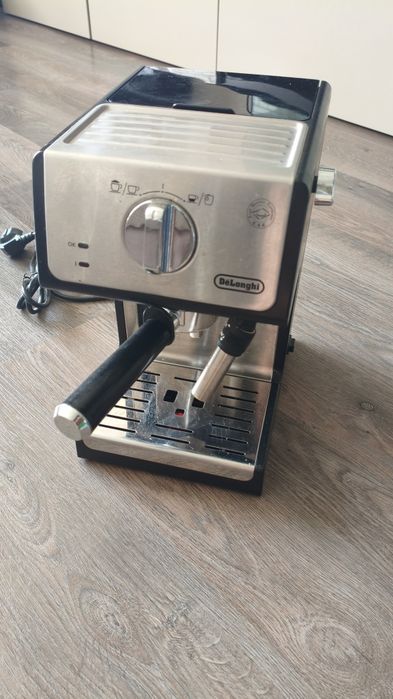 Кофеварка рожковая DELONGHI ECP 33.21 BK Silver