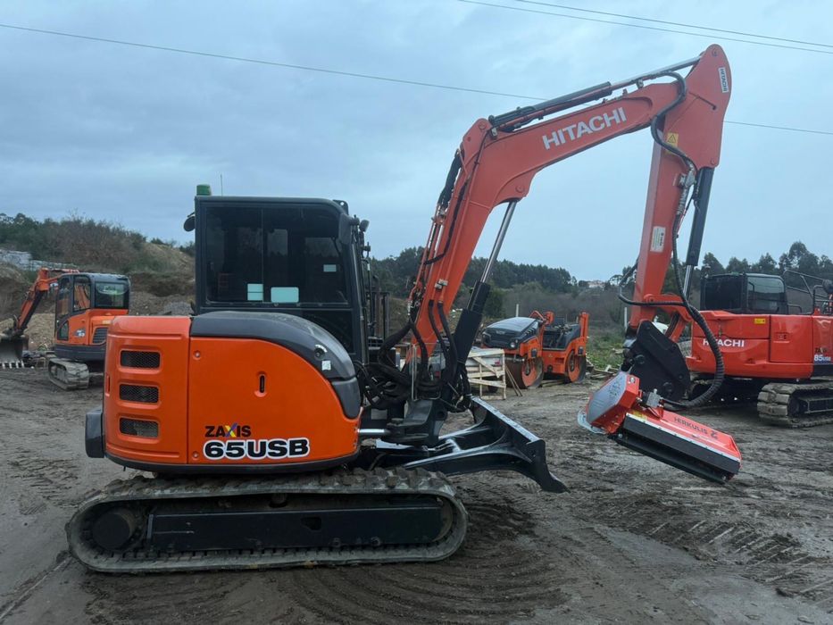 Limpeza de terrenos e terraplanagens
