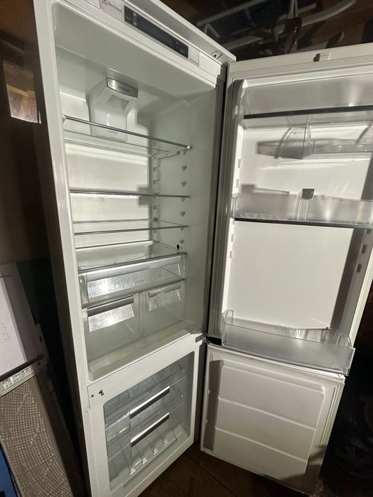 Lodówka Electrolux do zabudowy 177 cm