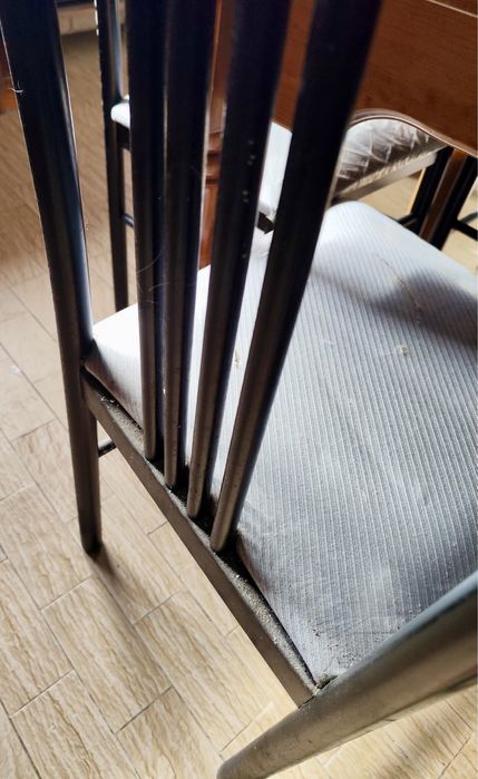 Conjunto mesa em Pinho com seis cadeiras estofadas