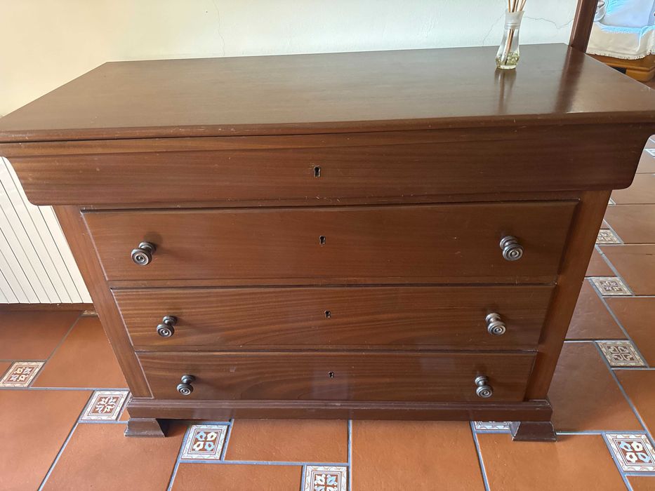 Mobília de quarto (madeira exótica)_CamaCasal+2mesinhas+guarda-fatos -