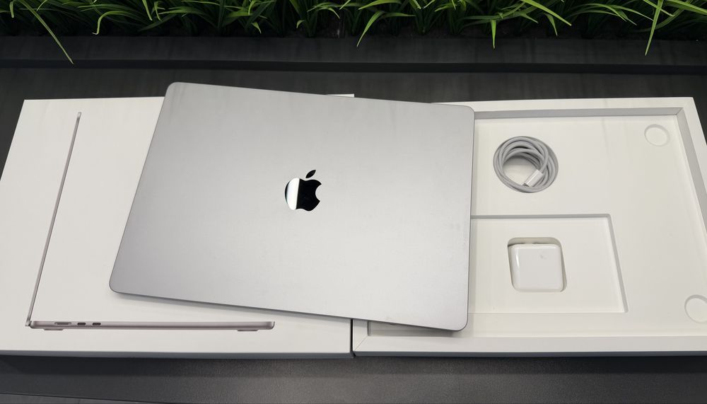MacBook Air M2 15 2023 8/256GB Space Gray, повний комплект, гарантія