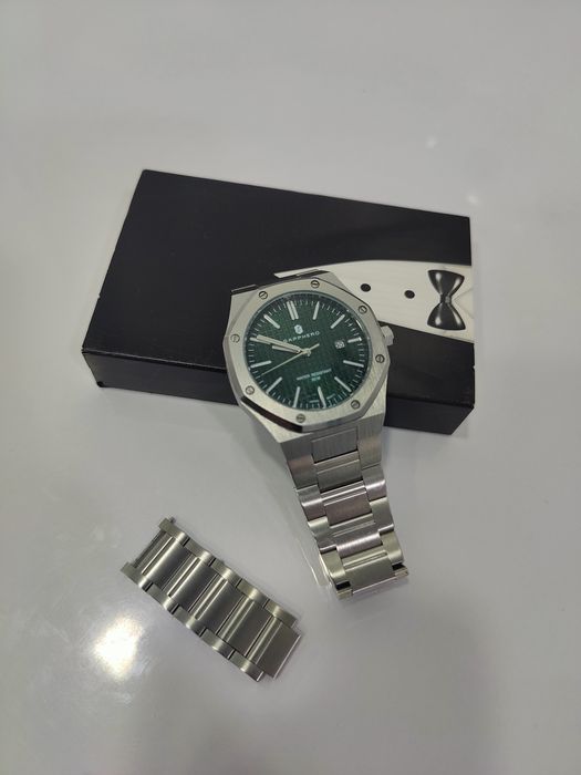 Кварцевий годиник у стилі smart casual