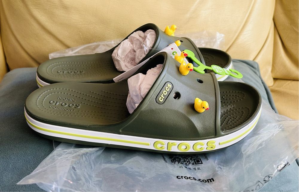 Klapki Crocs khaki z żółtymi  kaczuszkami , 39-43