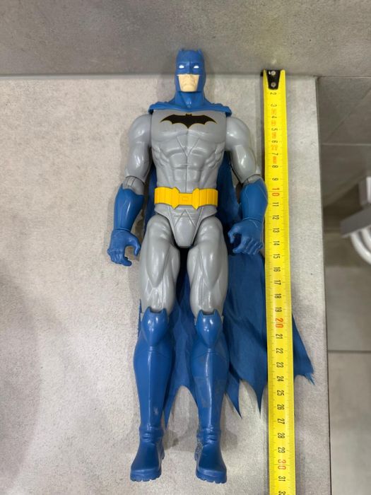 Figurka Batman - Hasbro - Dc Comics - 31 cm.