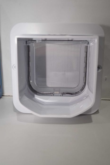 Drzwiczki dla kota Microchip Cat Flap Connect SureFlap + Hub białe