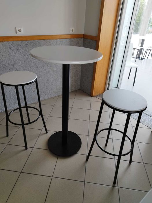 Mesa R870 tampo 70x70 pintada branco
