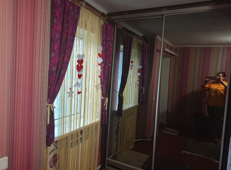 Здам в центрі Жмеринки велику 2 кімнатну квартиру 82м/ +закритий двір