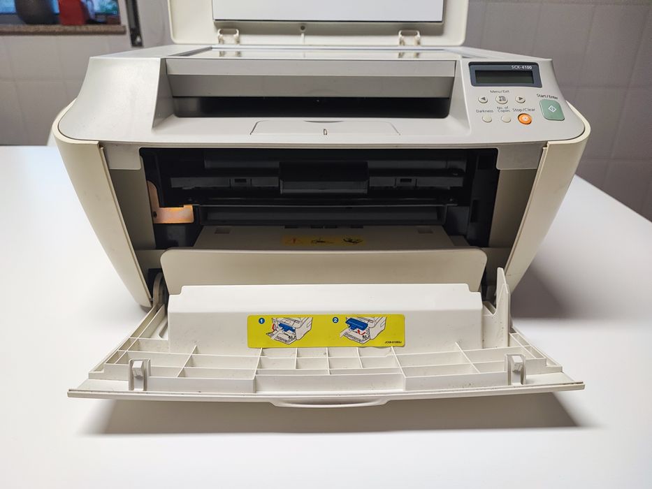 Impressora multifunções laser Samsung SCX-4100.