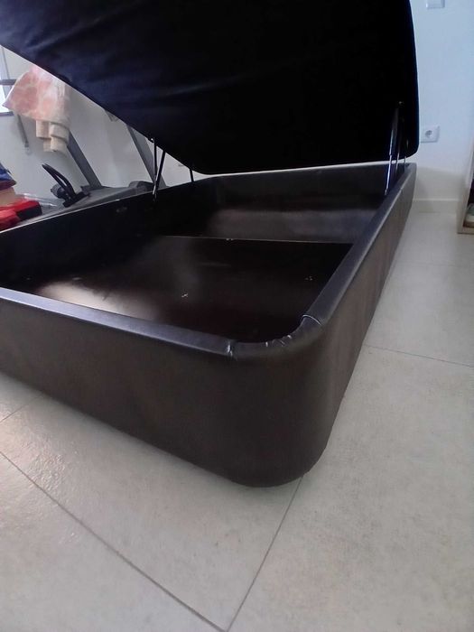 Vendo cama de Casal com Baú