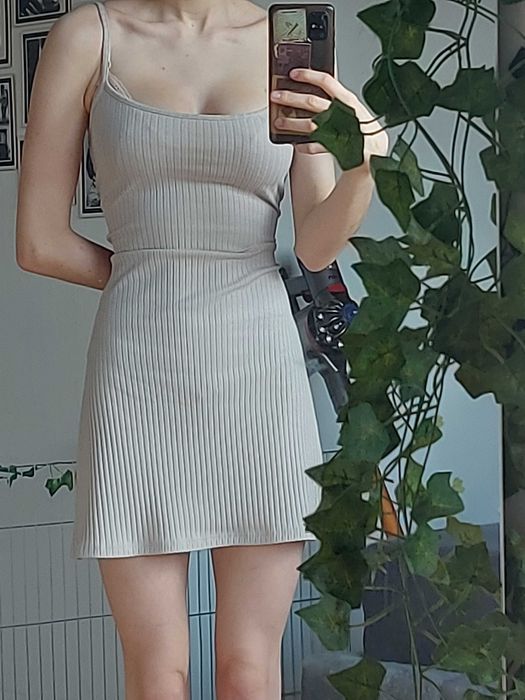 Śliczna mini sukienka