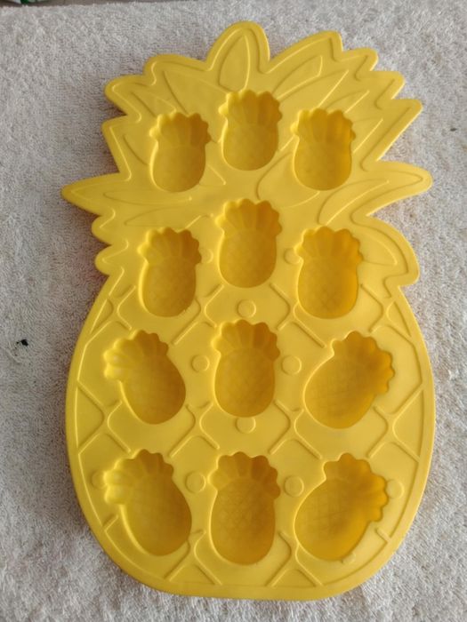 Forma do kostek lodu ananaski