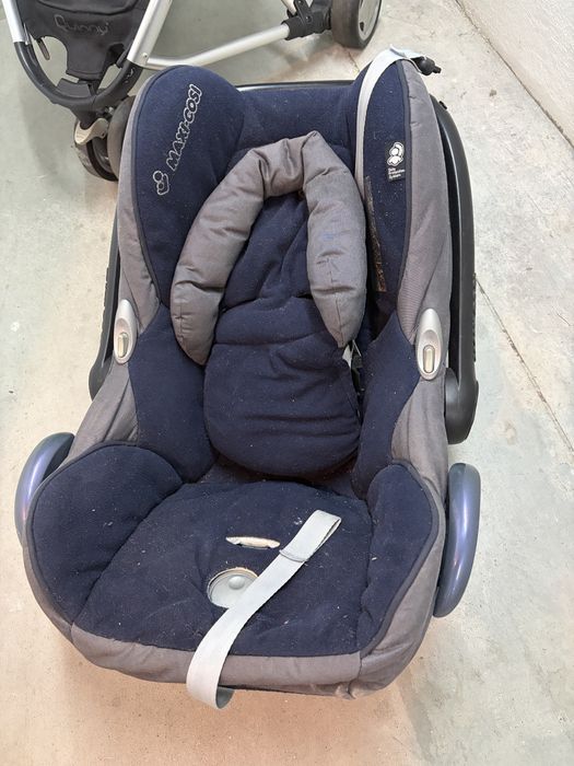 Carrinho de bébé com ovo Quinny