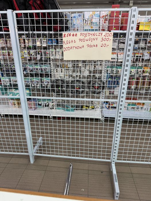 Regały, stojaki, kosze sklepowe, manekiny