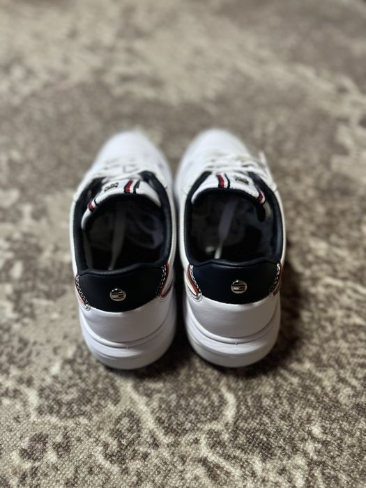 Шкіряні жіночі кросівки Tommy Hilfiger