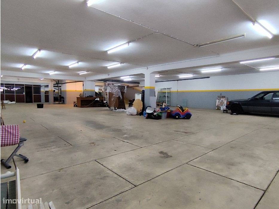 Armazém no centro de Vila Nova de Gaia. Ótimo Investimento.