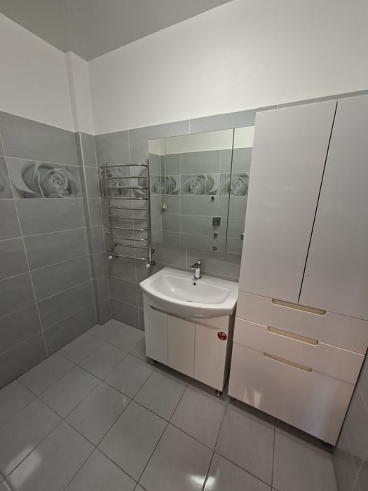 Продам трикімнатну"сталінку"