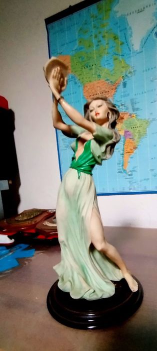 Peças em porcelana variada