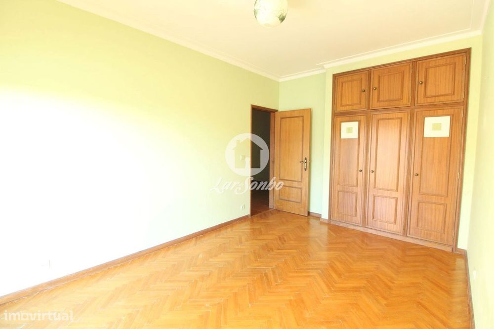 Apartamento T2, situado em Arcozelo, a 4km da Praia