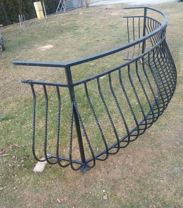 Barierka (balustrada) na półokrągły balkon. Ocynkowana