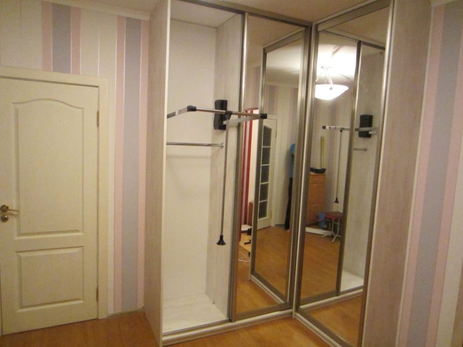 Высокий Угловой Г- образный Шкаф-Купе со стеклянными дверями