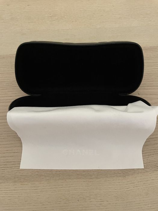 Caixa de oculos CHANEL
