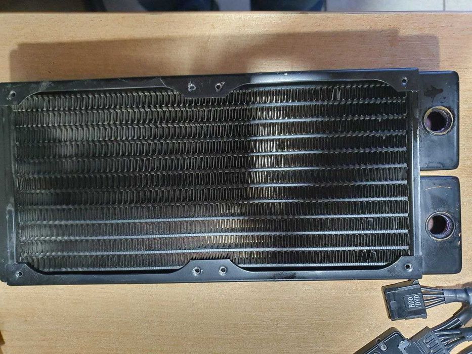 Радиатор 240 Alphacool в отличном состоянии. толщина 24 мм Медь