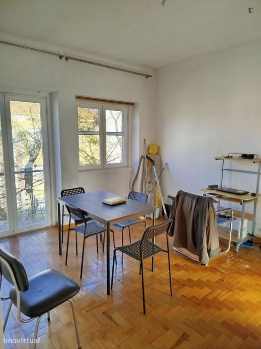 Quarto - localizado em Alvalade Lisbon