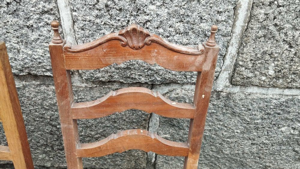 Par de Cadeiras em Madeira Maciça