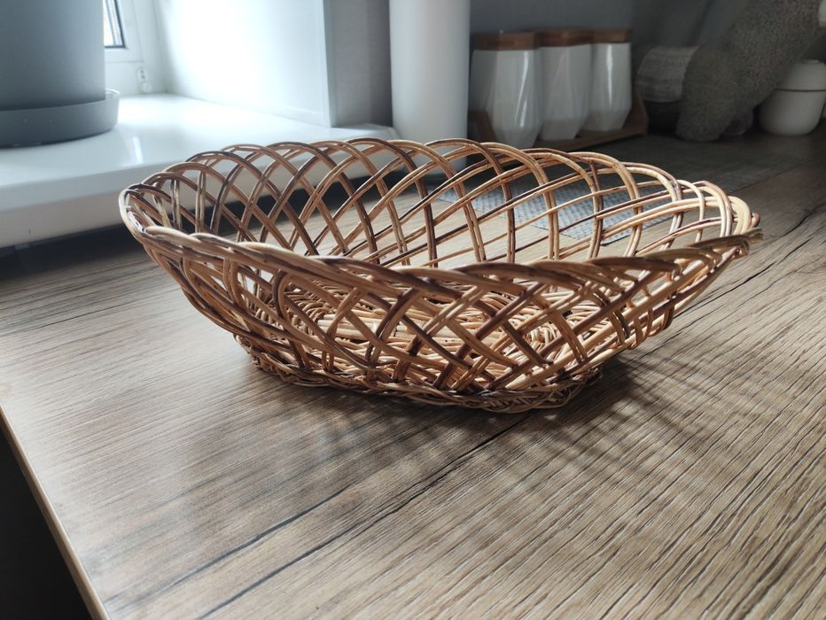 Плетений кошик для фруктів/цукерок