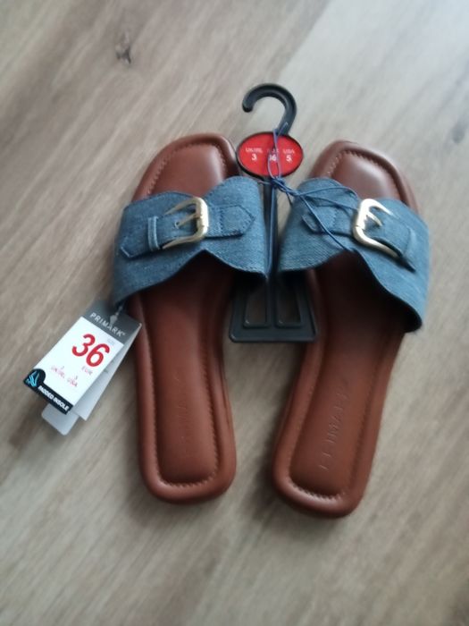 Klapki damskie z klamrą