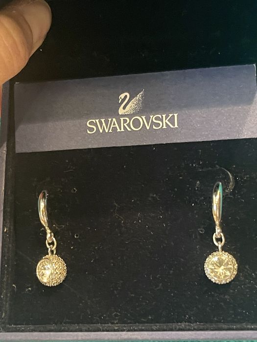 Сережки бренду SVAROVSKI