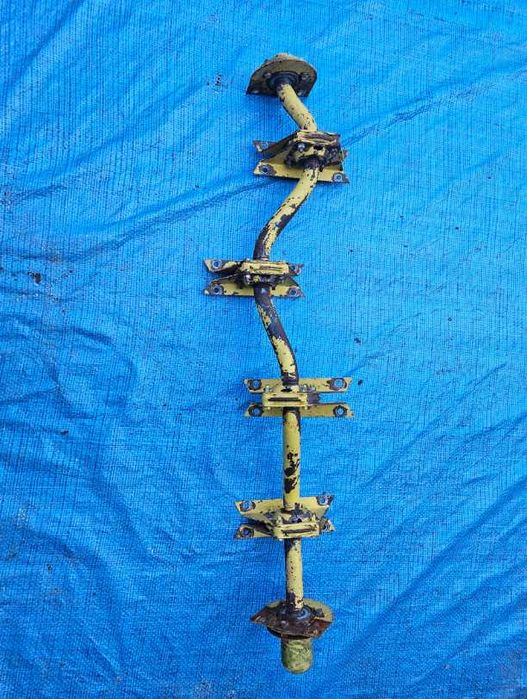 Wał Wałek Ośka Wytrząsaczy New Holland 1540 S Tył Tylni Łożyska