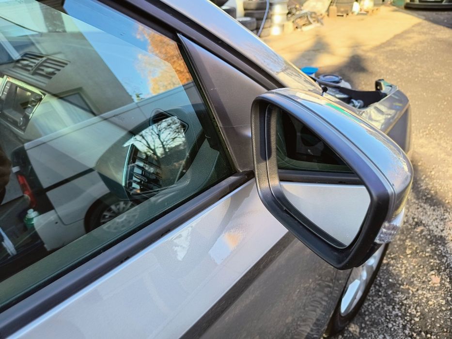 Skoda Fabia III 3 - Lusterko prawe elektryczne LF8H 4K4K Europa