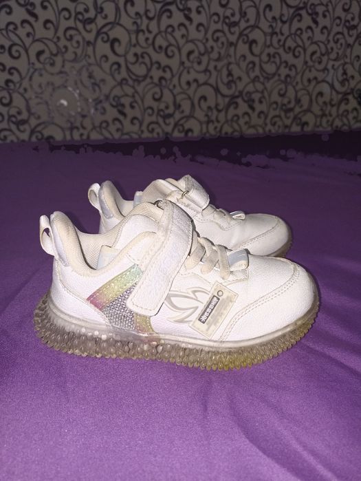 Білі кросівки 27 розмір