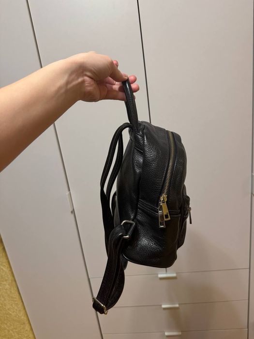 Шкіряний рюкзак чорного кольору