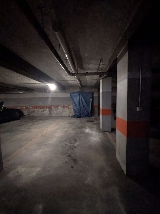 Arrendamento de garagem na Rua do Monte dos Burgos
