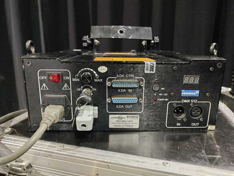 0Laserworld CS-2000 RGB 2000mW RGB Laser(czerwony, zielony, niebieski)