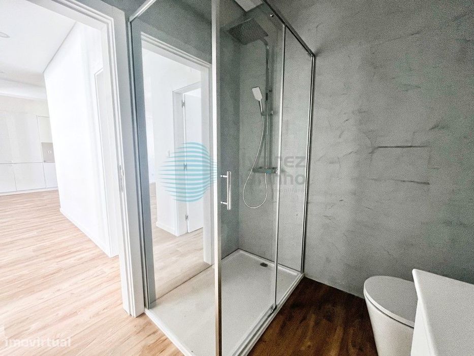 Apartamento T2 com Vista Mar, Garagem e Totalmente Remodelado