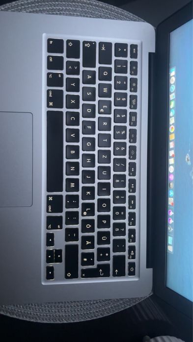 MacBook Air 13 2017 / i5 / 8GB  RAM /