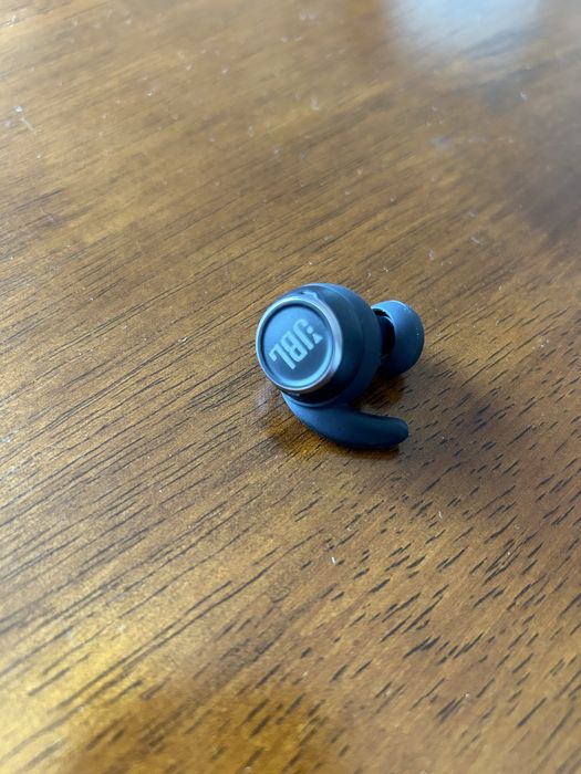 Headphones JBL (falta um)